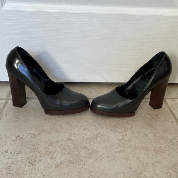 GUCCI heels 37 - fits like a 6 1/2 EXCELLENT condition! Slight wear on bottoms. - Picture 4 of 7